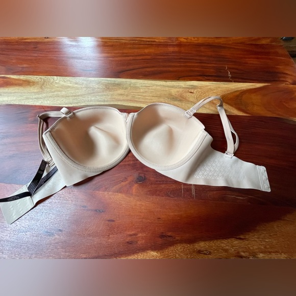 Victoria Secret Strapless adjustable Bra, Nude 38D EUC - Picture 3 of 3